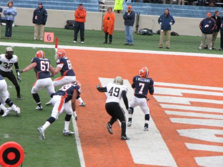 juice_williams-illinois_qb-sack.jpg